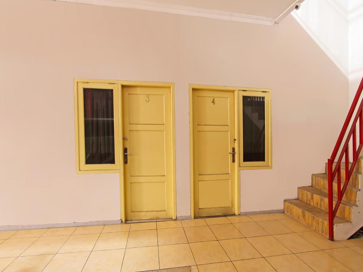 Oyo 3060 Al Fatih Guest House Syariah Tegal  Buitenkant foto