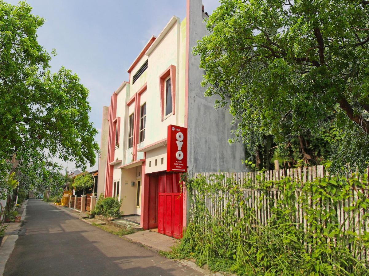 Oyo 3060 Al Fatih Guest House Syariah Tegal  Buitenkant foto