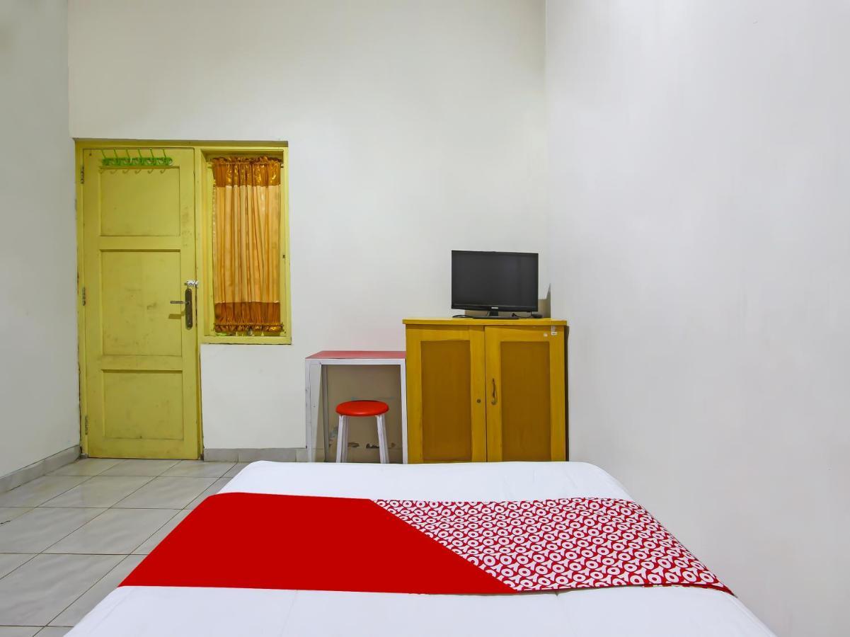 Oyo 3060 Al Fatih Guest House Syariah Tegal  Buitenkant foto